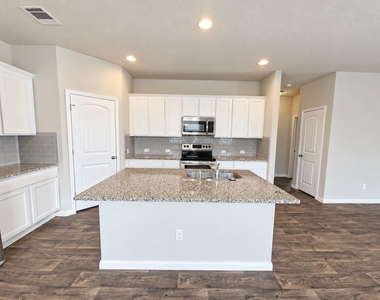 309 Naset Dr - Photo Thumbnail 7