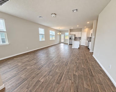 309 Naset Dr - Photo Thumbnail 9