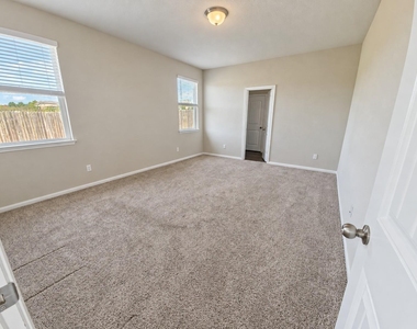 309 Naset Dr - Photo Thumbnail 11