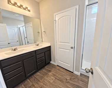 309 Naset Dr - Photo Thumbnail 13