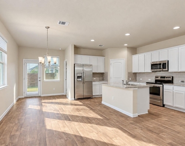 309 Naset Dr - Photo Thumbnail 6