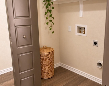 412 Sunrise Park - Photo Thumbnail 11