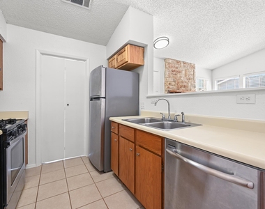3221 Darnell Dr - Photo Thumbnail 3