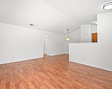 3221 Darnell Dr - Photo Thumbnail 14