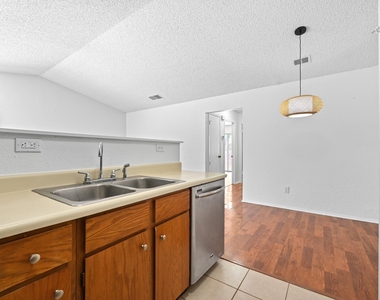 3221 Darnell Dr - Photo Thumbnail 4
