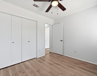 3221 Darnell Dr - Photo Thumbnail 7
