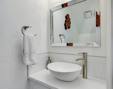 2605 Enfield Rd - Photo Thumbnail 11
