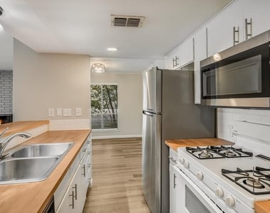 1813 Woodland Ave - Photo Thumbnail 7