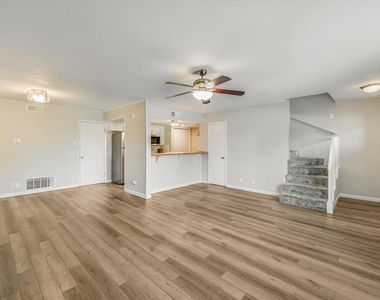 1813 Woodland Ave - Photo Thumbnail 5