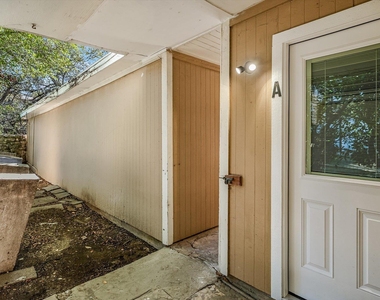 1813 Woodland Ave - Photo Thumbnail 18
