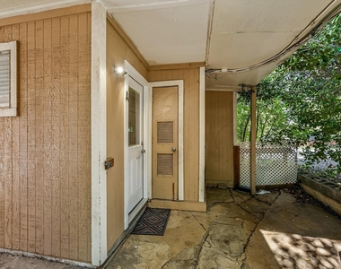 1813 Woodland Ave - Photo Thumbnail 17
