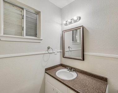 1813 Woodland Ave - Photo Thumbnail 16