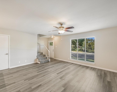 1813 Woodland Ave - Photo Thumbnail 2