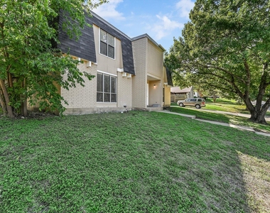 1813 Woodland Ave - Photo Thumbnail 1