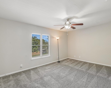 1813 Woodland Ave - Photo Thumbnail 11