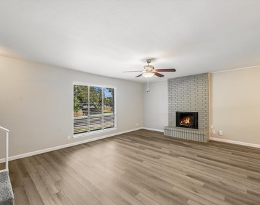 1813 Woodland Ave - Photo Thumbnail 3