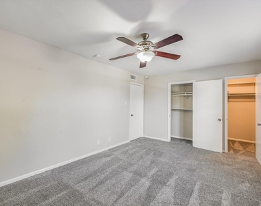 1813 Woodland Ave - Photo Thumbnail 12