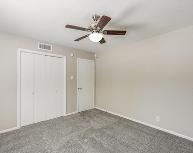 1813 Woodland Ave - Photo Thumbnail 15