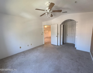 13810 Sutton Park Drive N - Photo Thumbnail 9