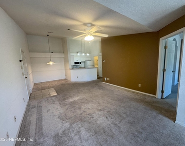 13810 Sutton Park Drive N - Photo Thumbnail 2