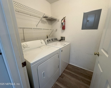 13810 Sutton Park Drive N - Photo Thumbnail 11