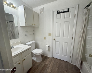 13810 Sutton Park Drive N - Photo Thumbnail 10