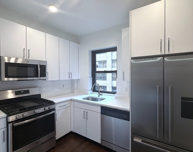 East 57th Street - Photo Thumbnail 1