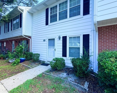 207 Kettering Court - Photo Thumbnail 3
