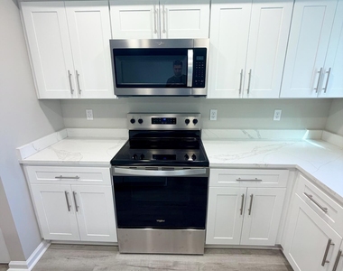 207 Kettering Court - Photo Thumbnail 9