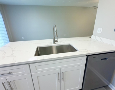207 Kettering Court - Photo Thumbnail 10