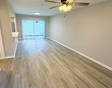 207 Kettering Court - Photo Thumbnail 4