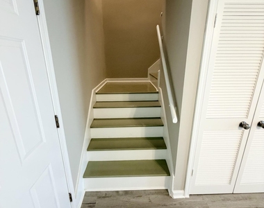 207 Kettering Court - Photo Thumbnail 13