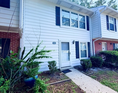 207 Kettering Court - Photo Thumbnail 2