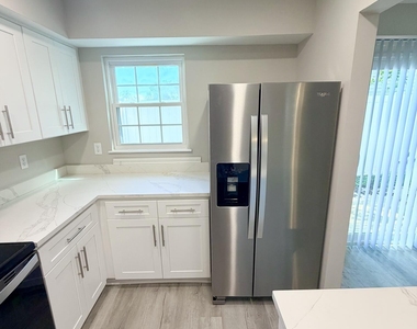 207 Kettering Court - Photo Thumbnail 11