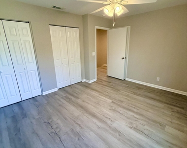 207 Kettering Court - Photo Thumbnail 18