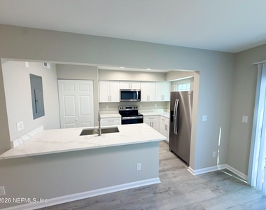 207 Kettering Court - Photo Thumbnail 7