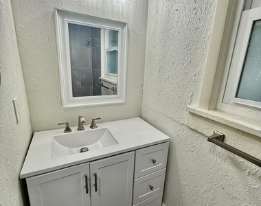 1130 E 16th Street - Photo Thumbnail 4