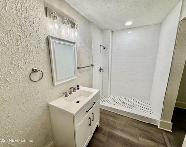1130 E 16th Street - Photo Thumbnail 3