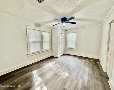 1130 E 16th Street - Photo Thumbnail 8