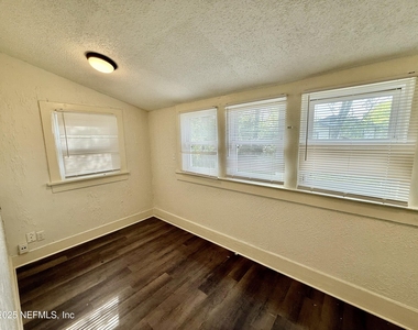 1130 E 16th Street - Photo Thumbnail 7
