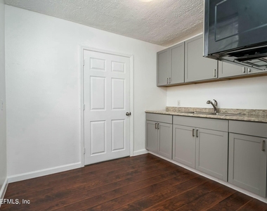 2221 Commonwealth Avenue - Photo Thumbnail 4