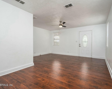2221 Commonwealth Avenue - Photo Thumbnail 3