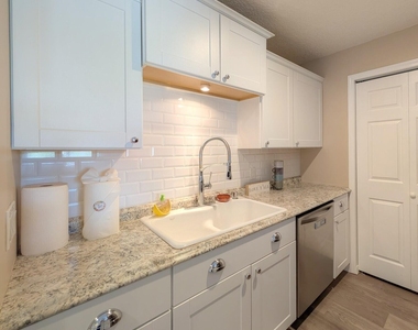 10200 Belle Rive Boulevard - Photo Thumbnail 10