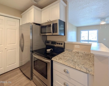 10200 Belle Rive Boulevard - Photo Thumbnail 11