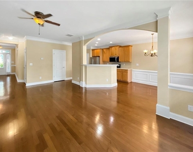 2511 Gadsen Walk - Photo Thumbnail 7