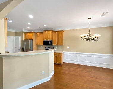 2511 Gadsen Walk - Photo Thumbnail 12