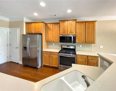 2511 Gadsen Walk - Photo Thumbnail 19