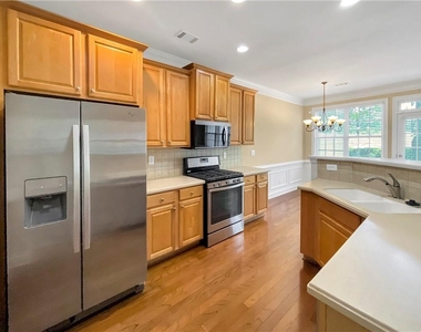 2511 Gadsen Walk - Photo Thumbnail 17