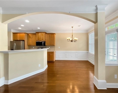 2511 Gadsen Walk - Photo Thumbnail 16