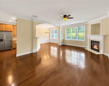 2511 Gadsen Walk - Photo Thumbnail 8